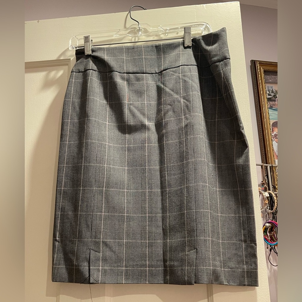 Tahari plaid skirt excellent condition